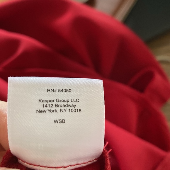 Woman’s Kasper blouse - Picture 5 of 7